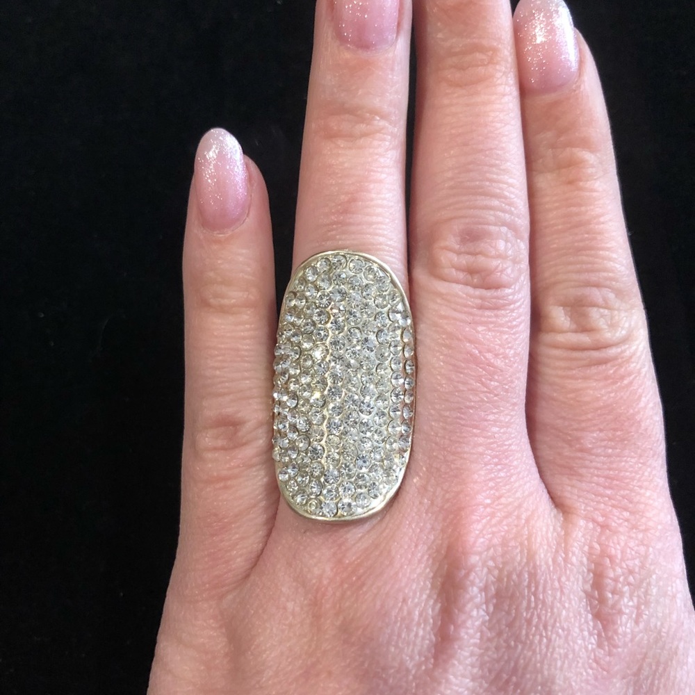 Beautiful women’s fashion ring